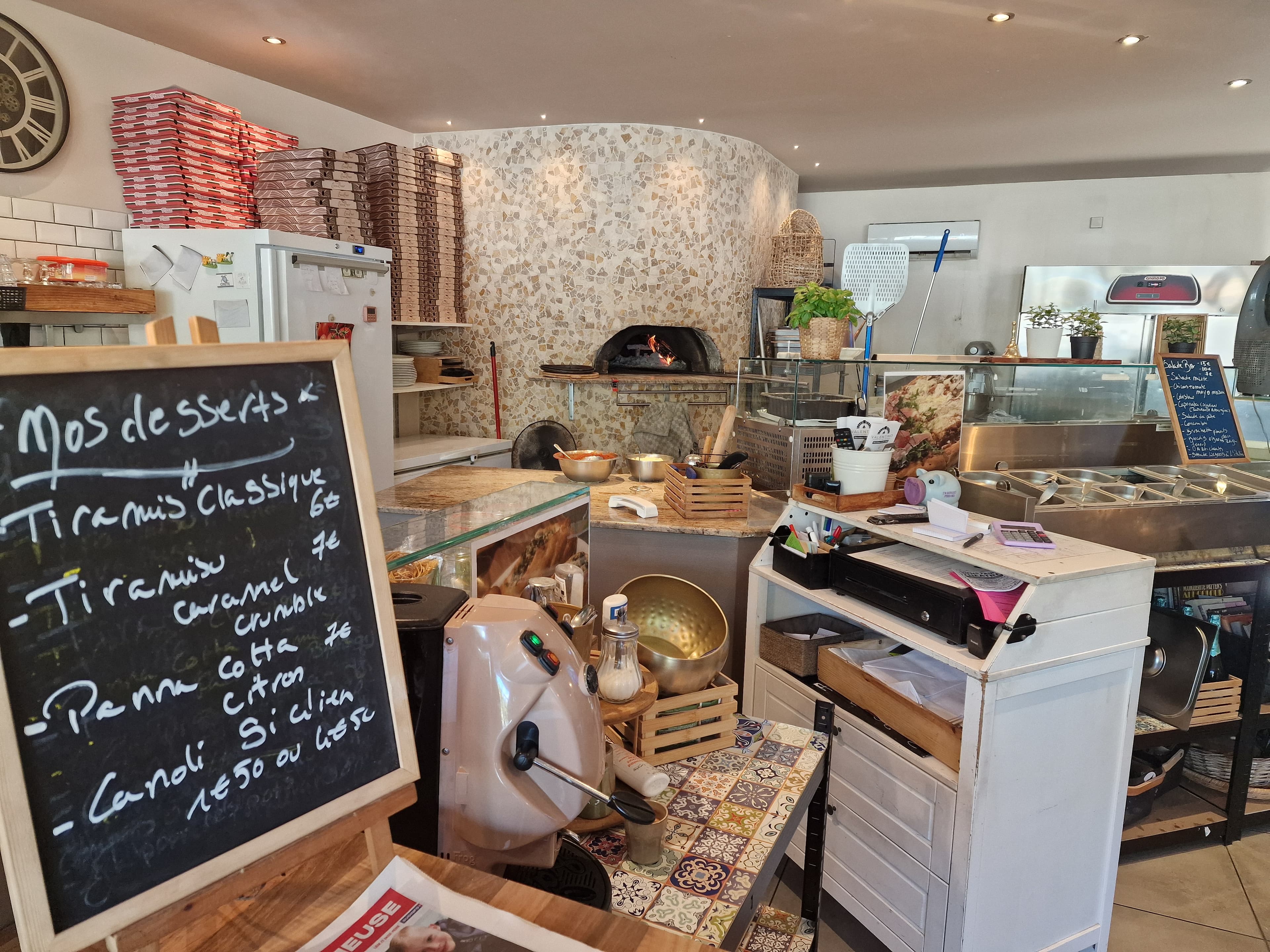 Cuisine ouverte et four à bois