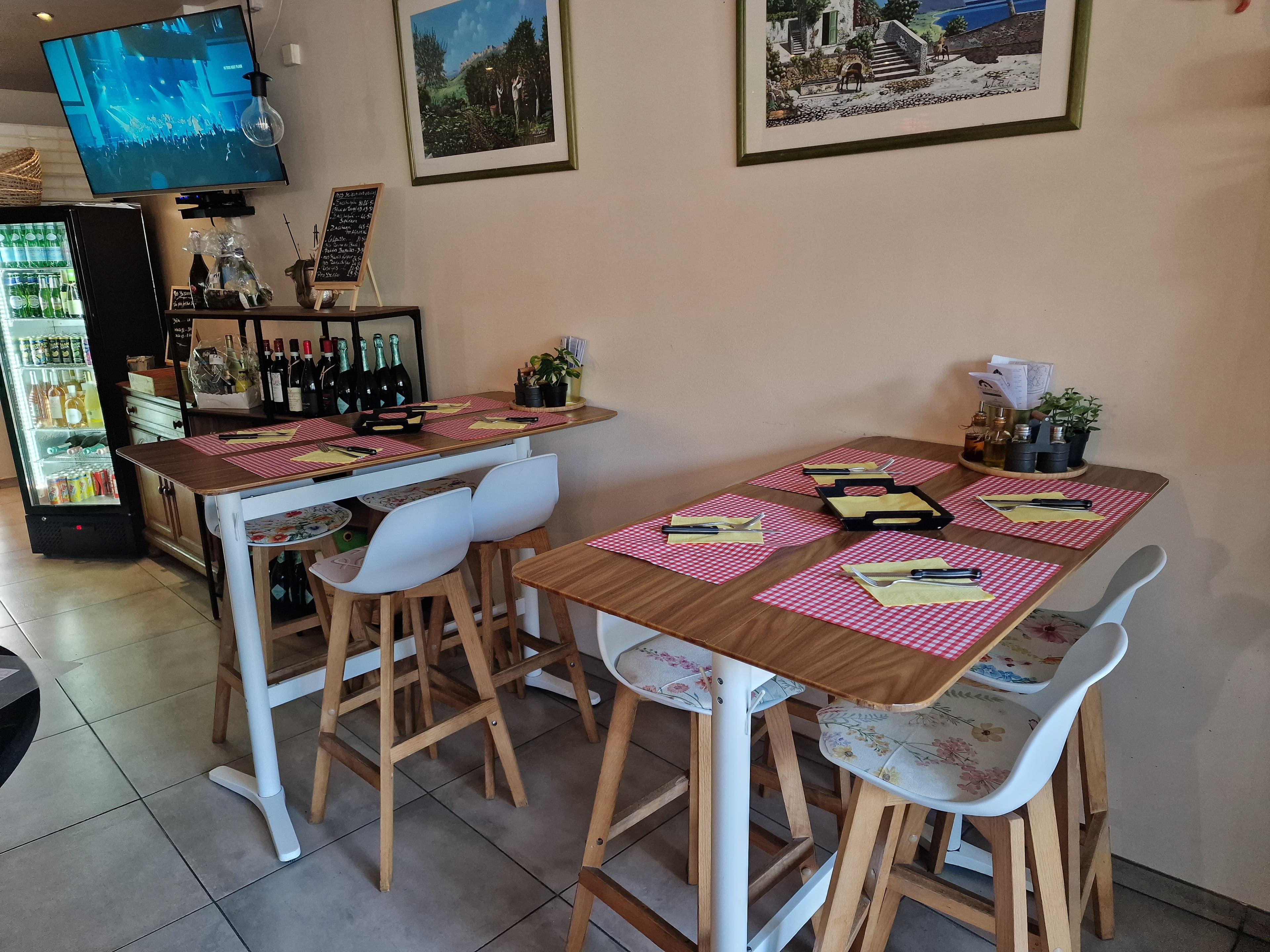 Salle du restaurant, ambiance conviviale