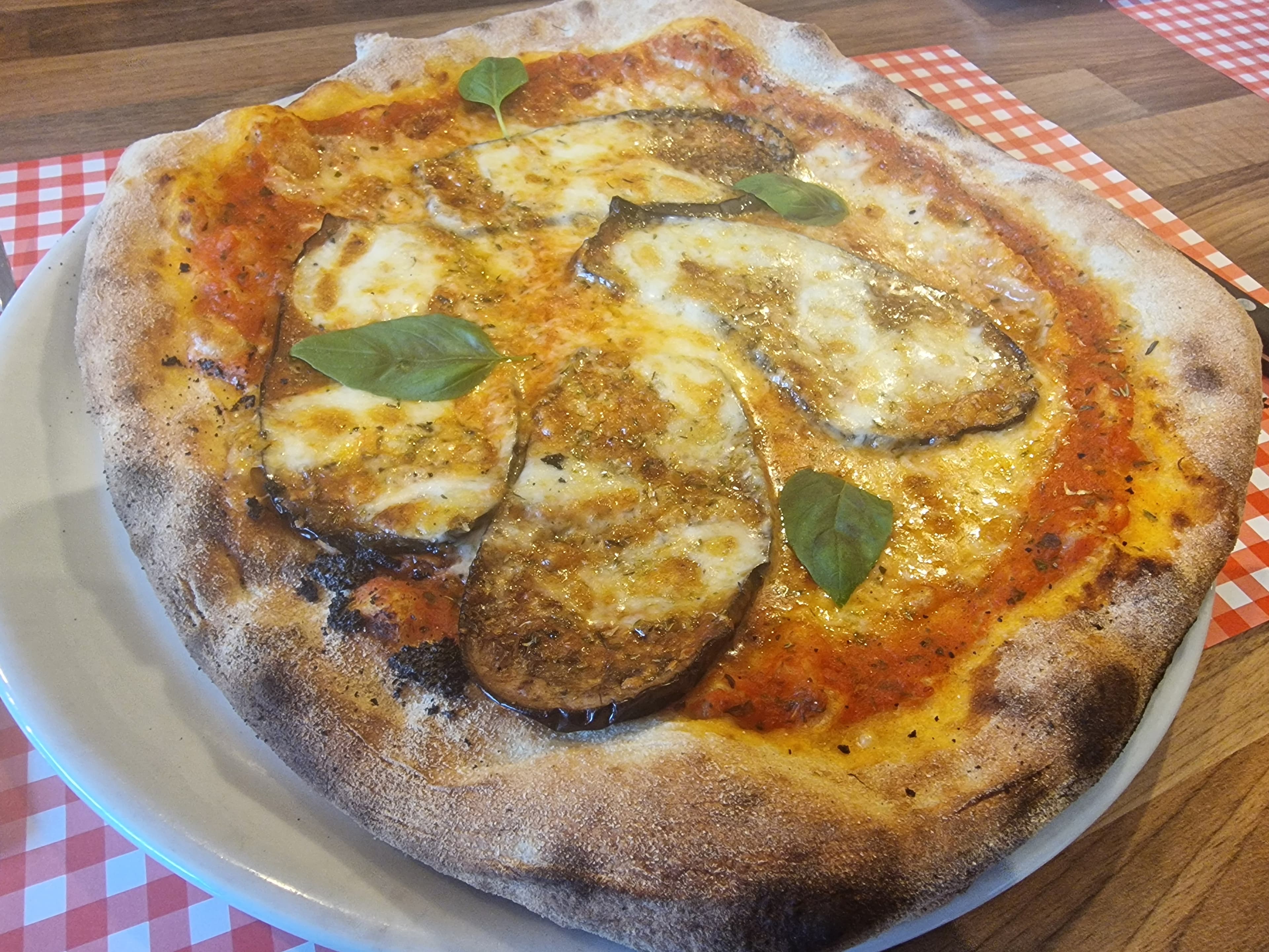 Pizza aubergine et mozzarella
